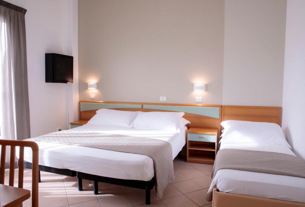 Hotel Holland Rimini Exterior foto